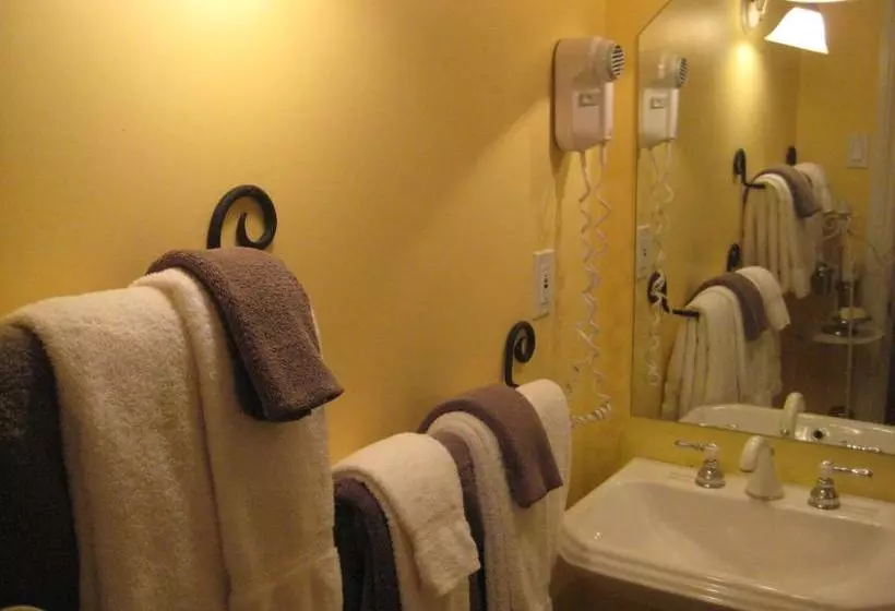 هتل Auberge Bonsecours