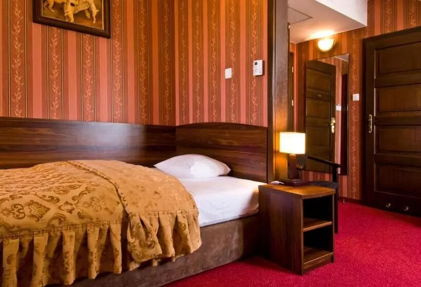 호텔 Dworski Galaktyczny Park