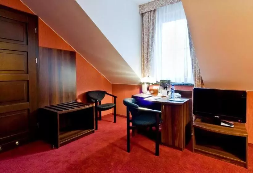 호텔 Dworski Galaktyczny Park