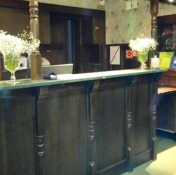 בית מלון כפרי Dworski Galaktyczny Park