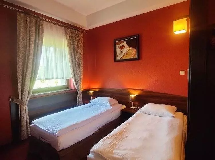 호텔 Dworski Galaktyczny Park