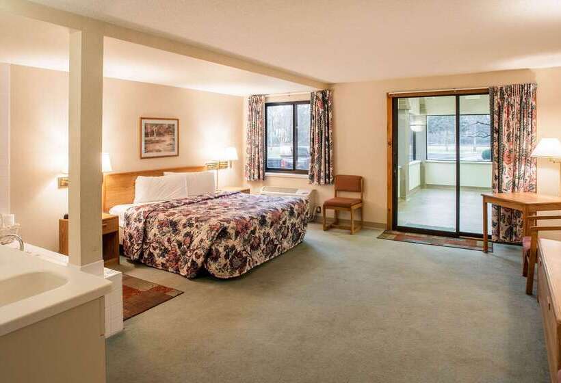 בית מלון כפרי Econo Lodge Inn & Suites