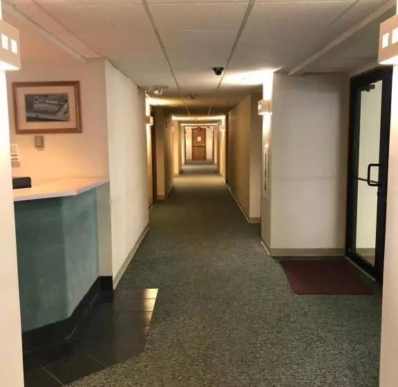 酒店 Econo Lodge Inn & Suites