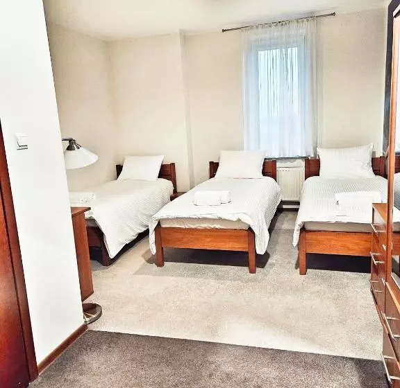 Отель I Restauracja W Luboniu