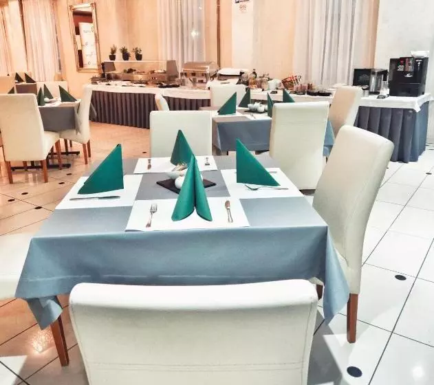 Отель I Restauracja W Luboniu