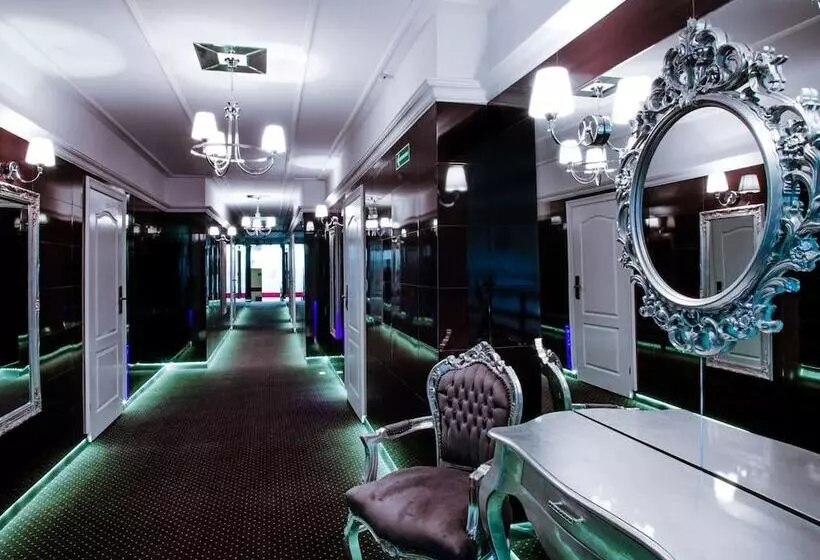 ホテル Senator Konferencje & Spa