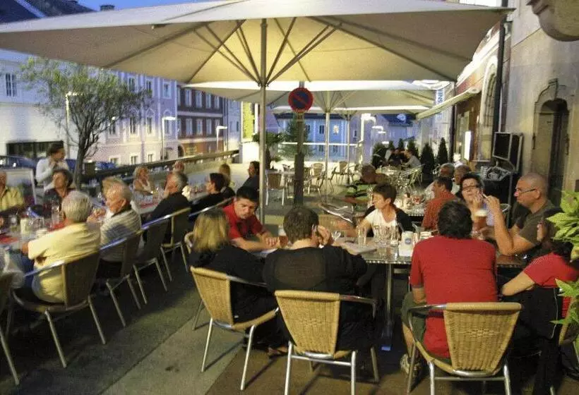 Отель Vinothek Schwarzer Adler