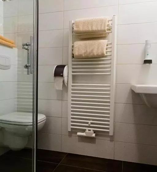 Отель Vinothek Schwarzer Adler