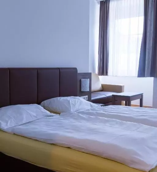 Отель Vinothek Schwarzer Adler