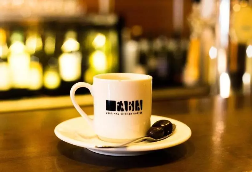 Отель Vinothek Schwarzer Adler