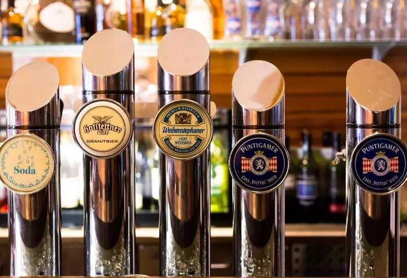 Отель Vinothek Schwarzer Adler