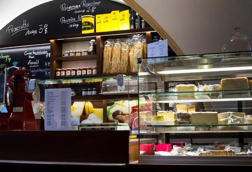 Отель Vinothek Schwarzer Adler