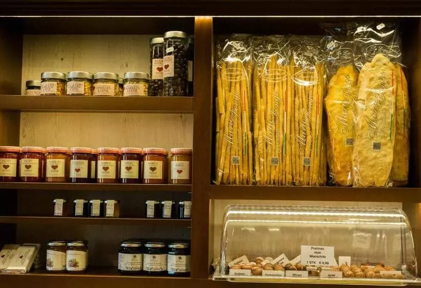 Отель Vinothek Schwarzer Adler