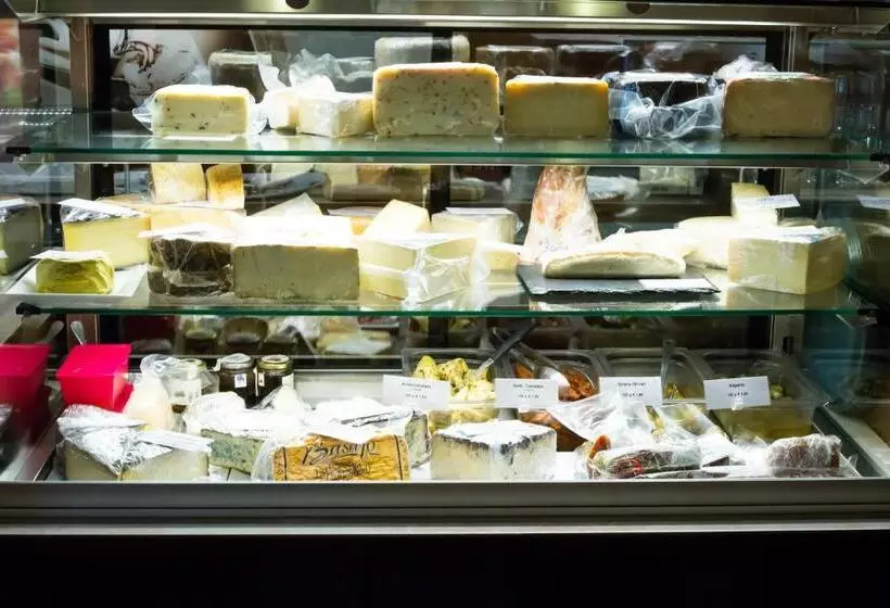 Отель Vinothek Schwarzer Adler