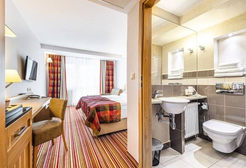 Отель Warszawa Spa & Resort