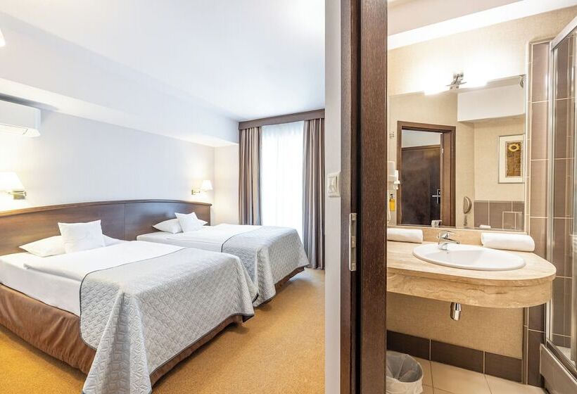 Отель Warszawa Spa & Resort