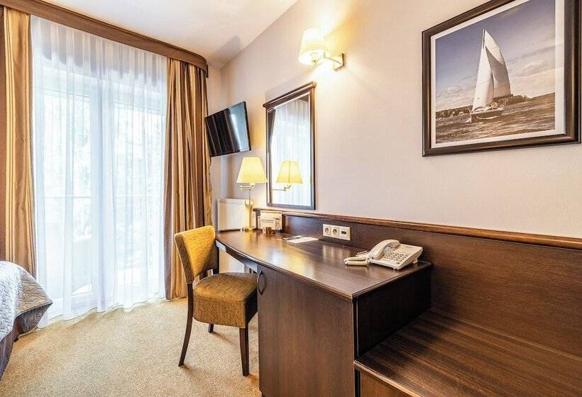 Отель Warszawa Spa & Resort