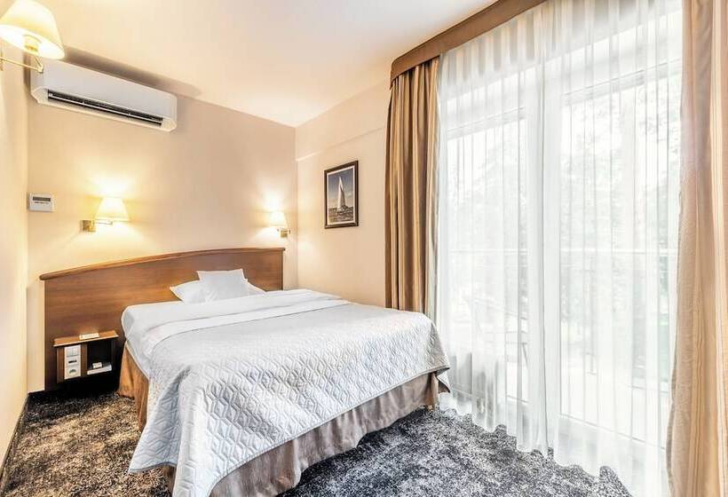 Отель Warszawa Spa & Resort