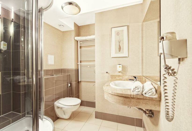 Отель Warszawa Spa & Resort