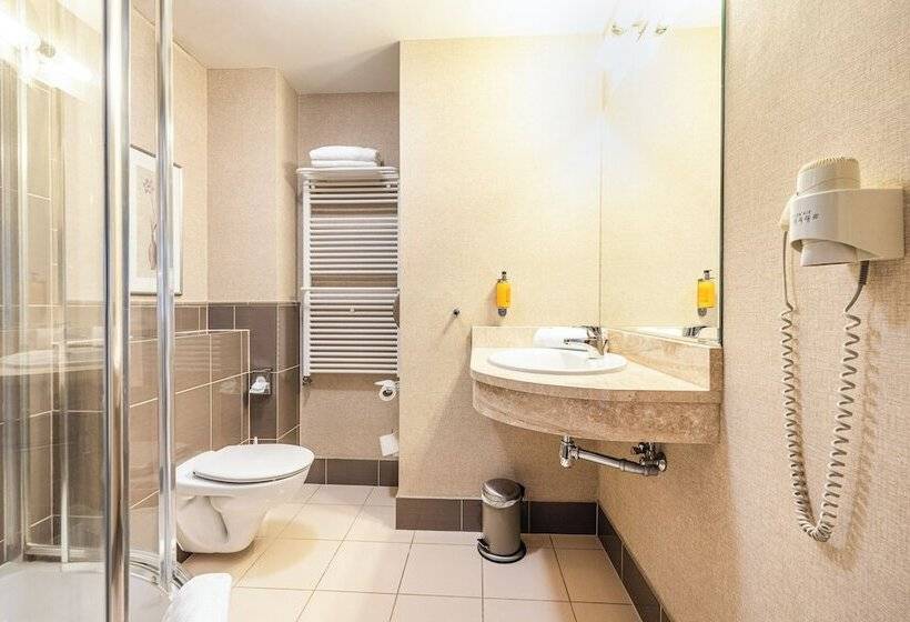 Отель Warszawa Spa & Resort