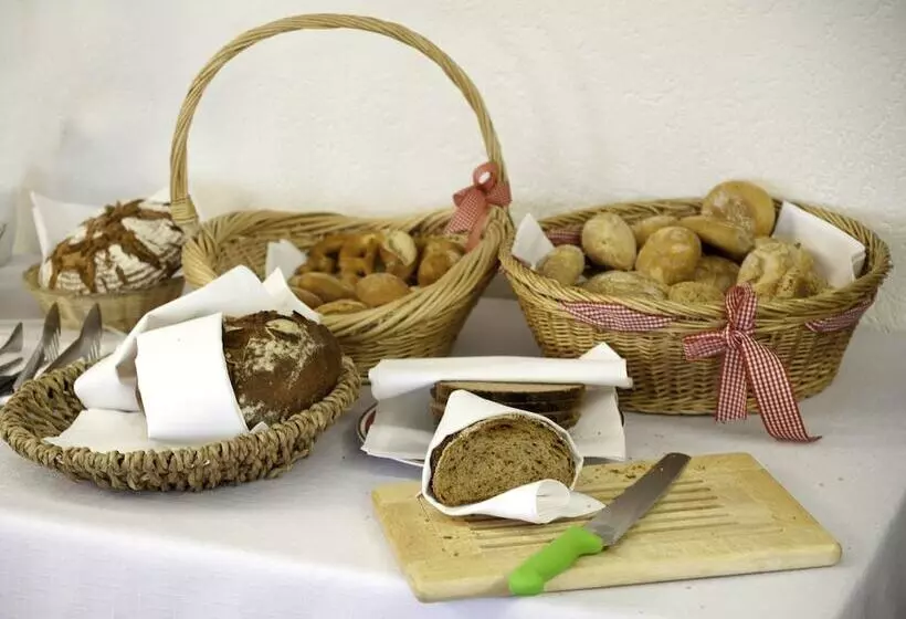 Пансион Land Gut Hotel Höhengasthof Adler