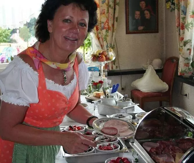 Пансион Land Gut Hotel Höhengasthof Adler