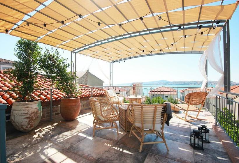 هتل Lunaria Guest House