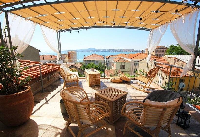 هتل Lunaria Guest House