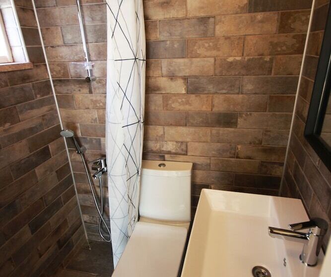 هتل Lunaria Guest House