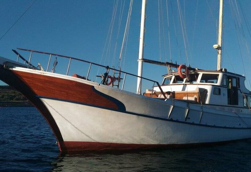 هتل Liveaboard & Diving Safari Aegadian Islands Tour