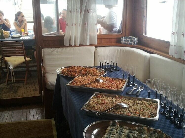 هتل Liveaboard & Diving Safari Aegadian Islands Tour