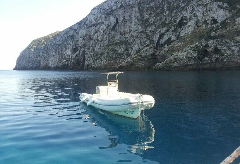 هتل Liveaboard & Diving Safari Aegadian Islands Tour