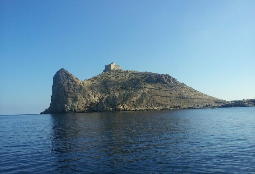 هتل Liveaboard & Diving Safari Aegadian Islands Tour