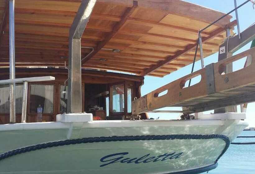 هتل Liveaboard & Diving Safari Aegadian Islands Tour