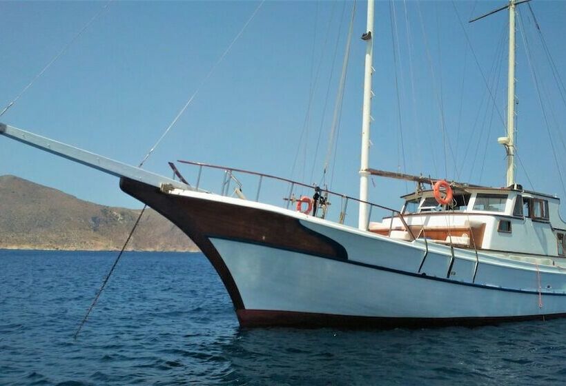 هتل Liveaboard & Diving Safari Aegadian Islands Tour