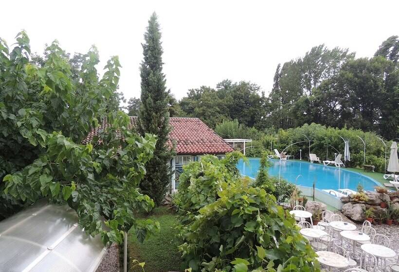 مبيت وإفطار Resort Villa Manin