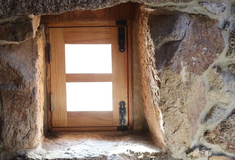 Comfortable Rural Cottage In Ancient Village In The Douro Region