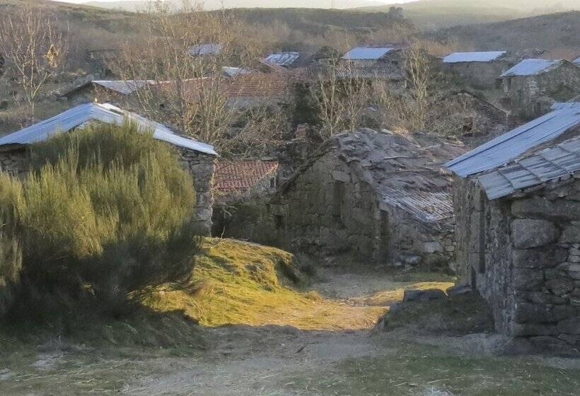 Comfortable Rural Cottage In Ancient Village In The Douro Region