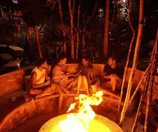 Hotelli Anand Ecoaldea