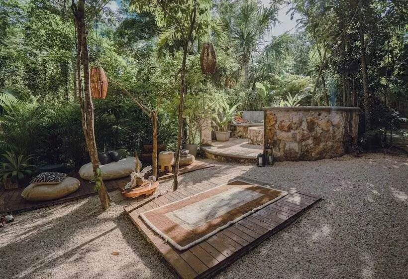 Hotelli Anand Ecoaldea