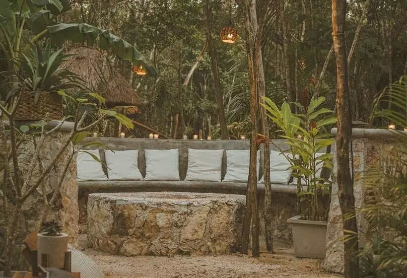 Hotelli Anand Ecoaldea