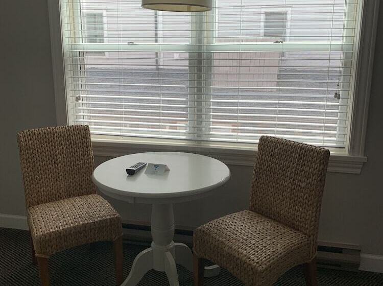 Отель Pontiac Lodge