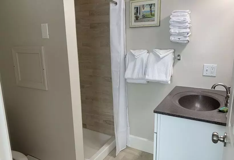 Hotelli Pontiac Lodge