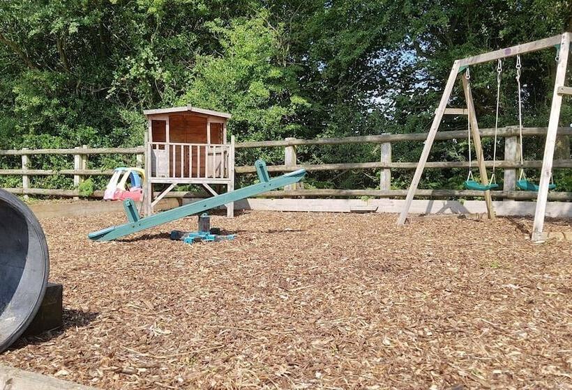 Hotel Roe Deer Fields