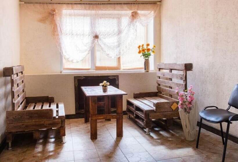 بنسيون Dorozhny Guest House