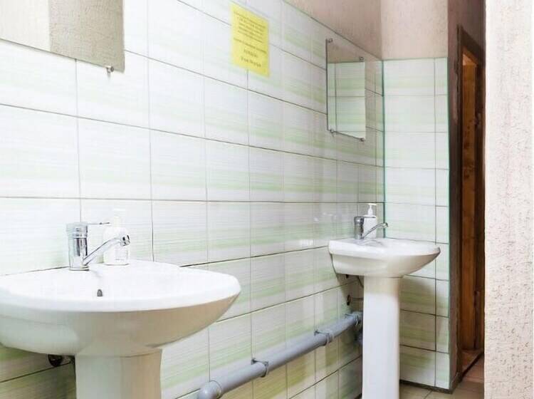 بنسيون Dorozhny Guest House