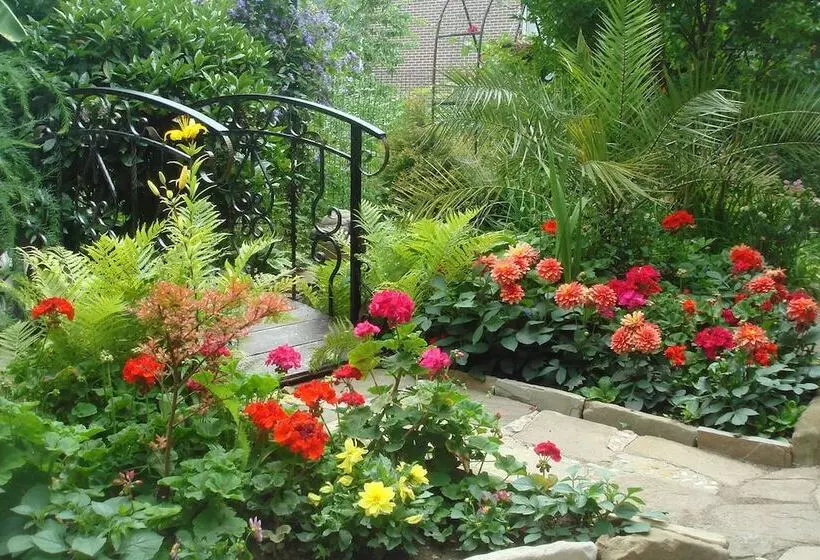 Majatalo Guest House Lydia