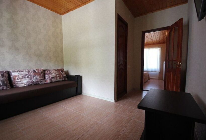 پانسیون Tri A