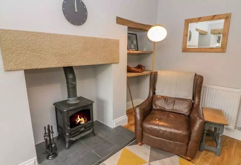5 Bank Cottage