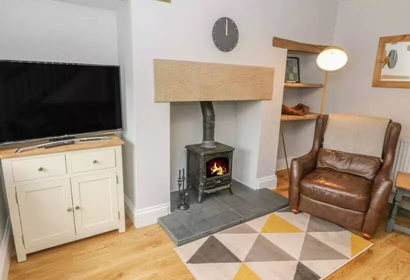 5 Bank Cottage